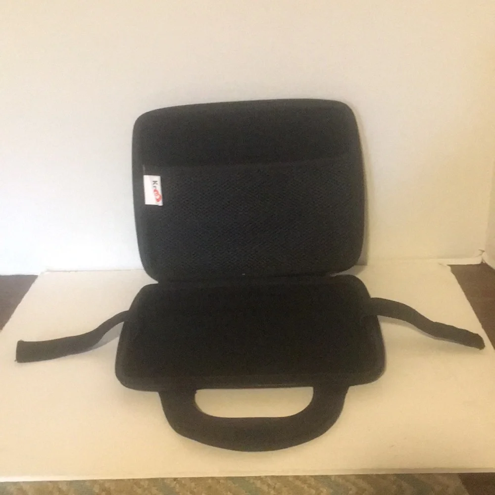 KR HARDSHELL IPAD /TABLET TRAVEL CASE HOLDS IPAD SECURELY IN PLACE FULL ZIPPER